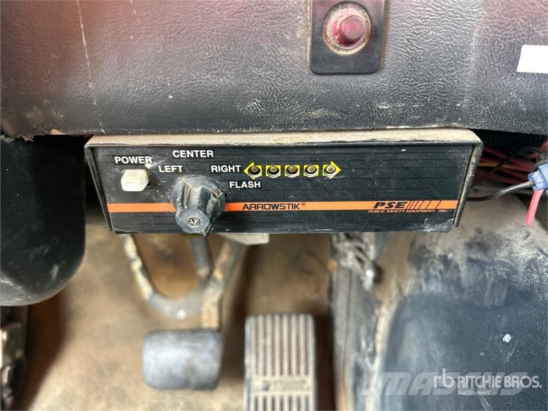 Aquatics B-10 on Volvo/Autocar 6x4 Vacuum Excavat Vaakumautod
