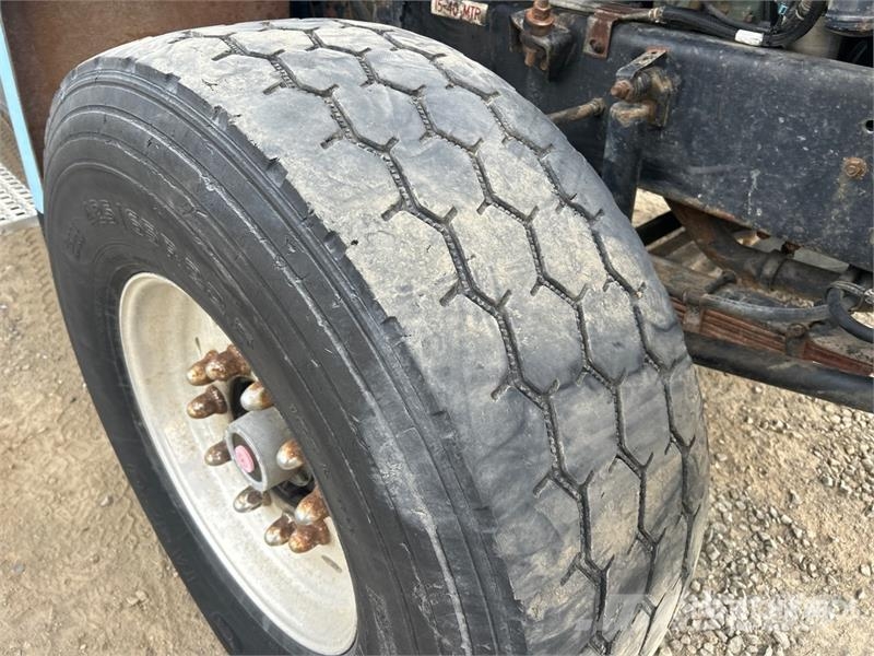Aquatics B-10 on Volvo/Autocar 6x4 Vacuum Excavat Vaakumautod