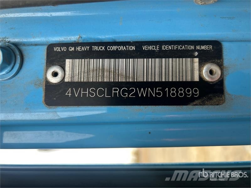 Aquatics B-10 on Volvo/Autocar 6x4 Vacuum Excavat Vaakumautod