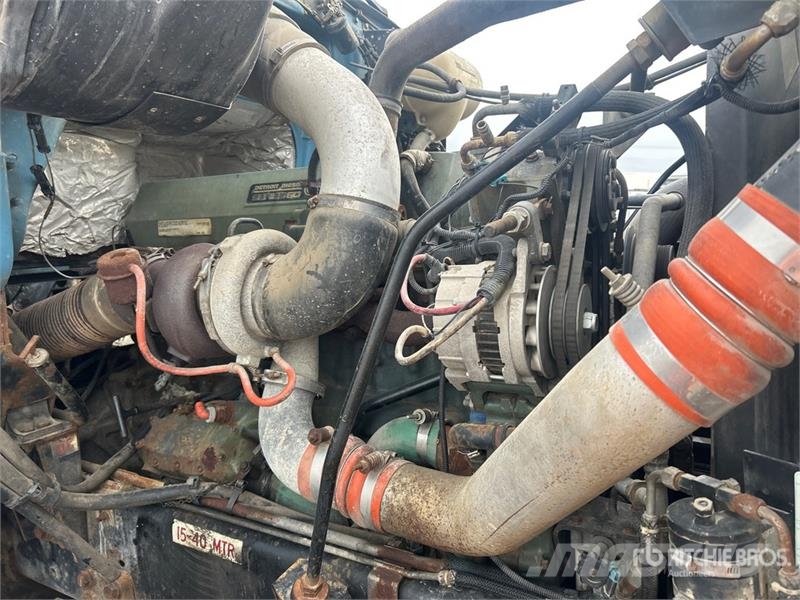 Aquatics B-10 on Volvo/Autocar 6x4 Vacuum Excavat Vaakumautod