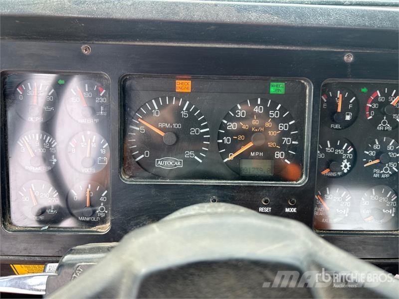 Aquatics B-10 on Volvo/Autocar 6x4 Vacuum Excavat Vaakumautod