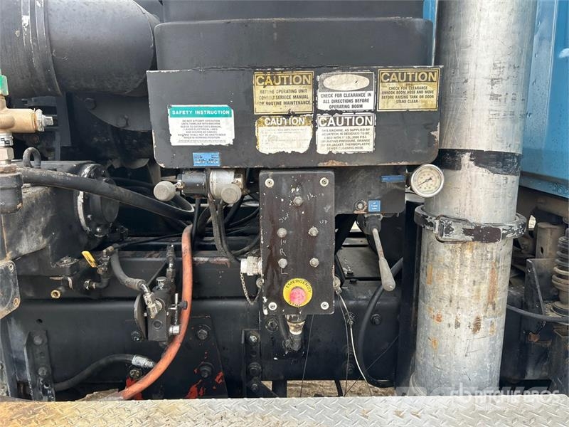 Aquatics B-10 on Volvo/Autocar 6x4 Vacuum Excavat Vaakumautod