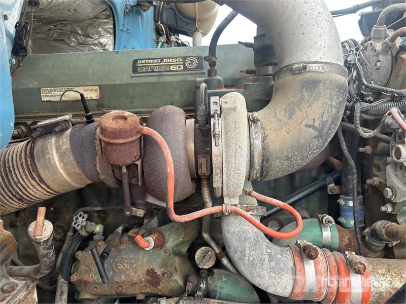 Aquatics B-10 on Volvo/Autocar 6x4 Vacuum Excavat Vaakumautod