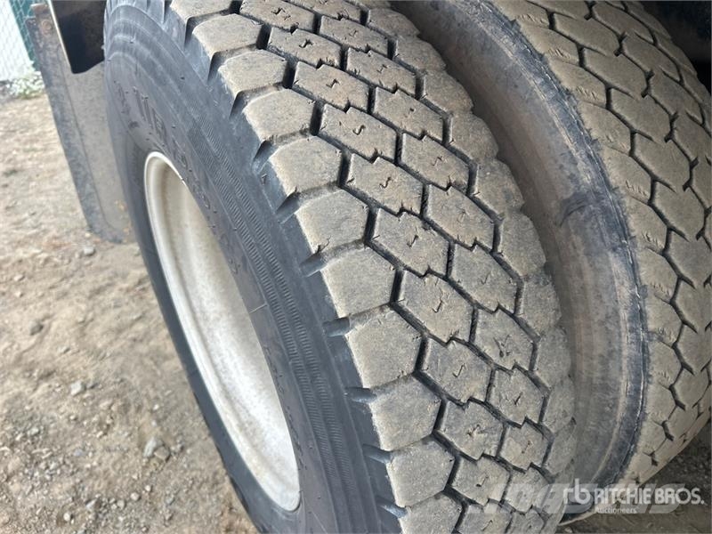 Aquatics B-10 on Volvo/Autocar 6x4 Vacuum Excavat Vaakumautod
