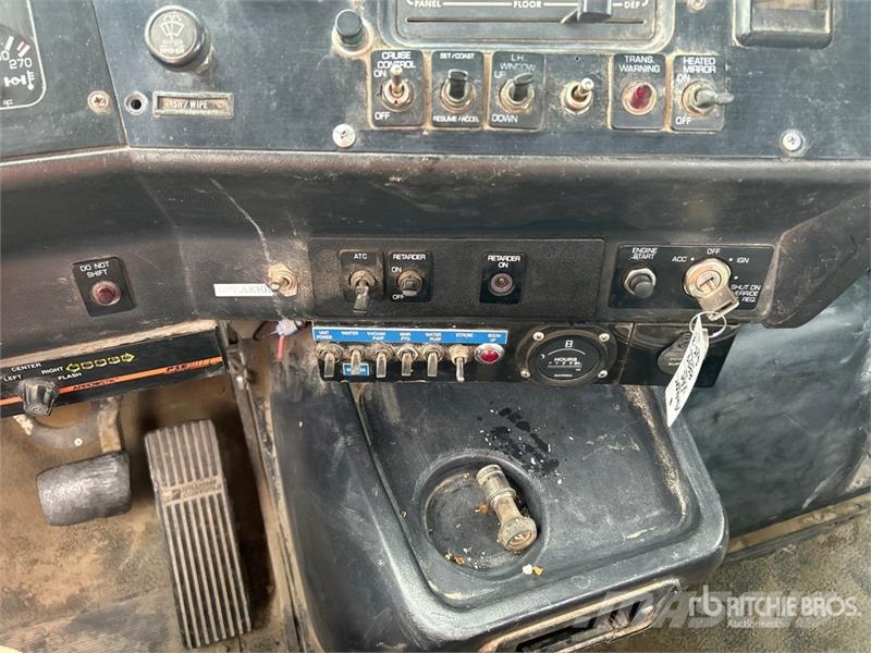 Aquatics B-10 on Volvo/Autocar 6x4 Vacuum Excavat Vaakumautod