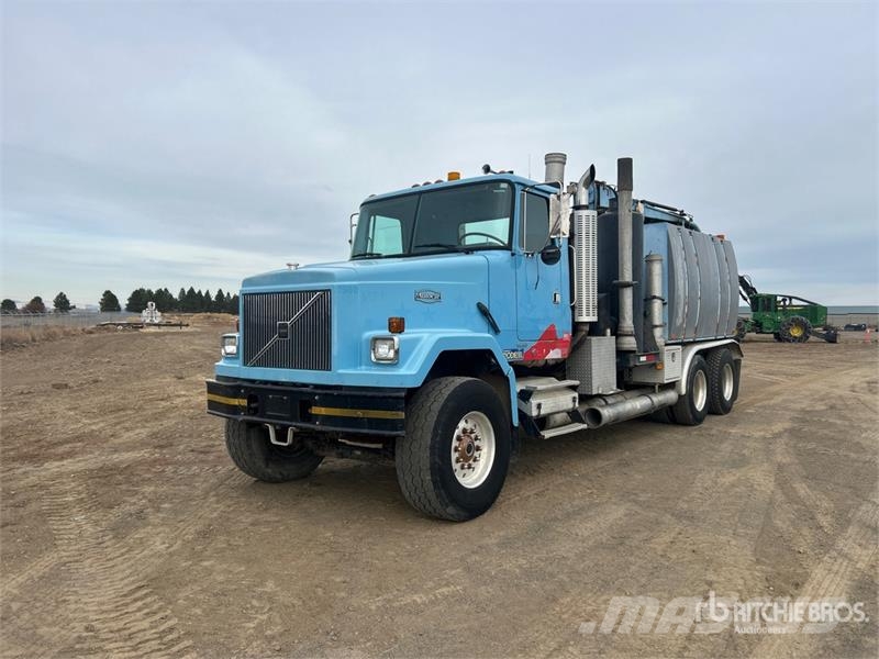 Aquatics B-10 on Volvo/Autocar 6x4 Vacuum Excavat Vaakumautod