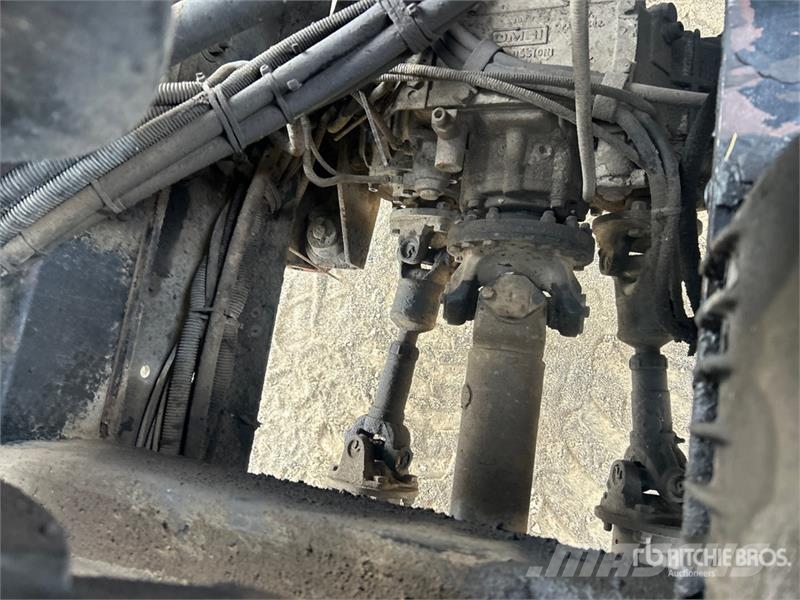 Aquatics B-10 on Volvo/Autocar 6x4 Vacuum Excavat Vaakumautod