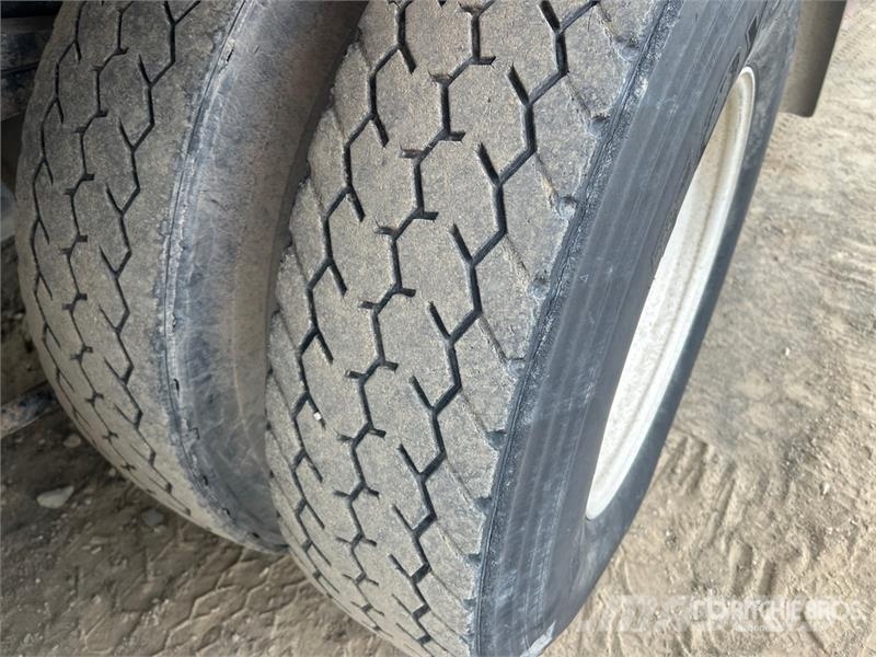 Aquatics B-10 on Volvo/Autocar 6x4 Vacuum Excavat Vaakumautod