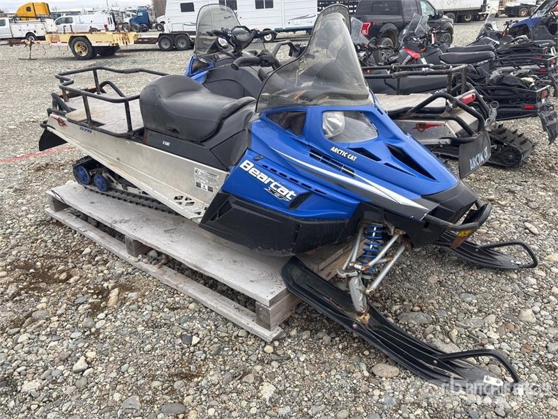 Arctic Cat Bearcat 570XT Snowmobile Snowmobiles