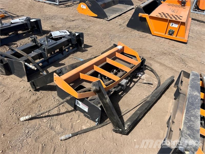 Arteer HPF-48L 48 in Hydraulic Skid Steer Forks (Unused) 지게차