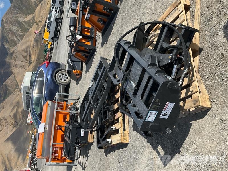 Arteer RPT-42L 60 in Rotating Hydraulic Skid Steer Forks Pallgafflar