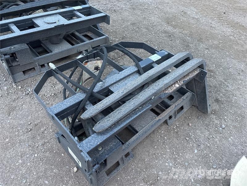 Arteer RPT-42L 60 in Rotating Hydraulic Skid Steer Forks Šakės