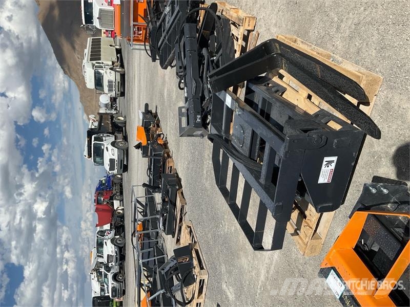 Arteer RPT-42L 60 in Rotating Hydraulic Skid Steer Forks Vorken