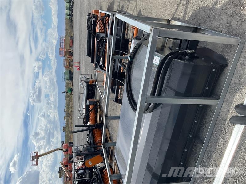 Arteer SS-72W 72 in Skid Steer Sweeper (Unused) Cepillos