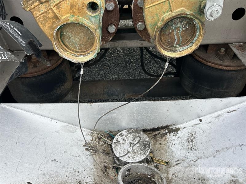 Arthur AVT10 5460 gal T/A Vacuum Tanker Trailer Tanker trailers