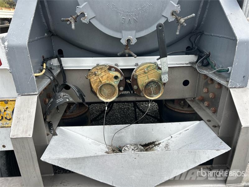 Arthur AVT10 5460 gal T/A Vacuum Tanker Trailer Tanker trailers