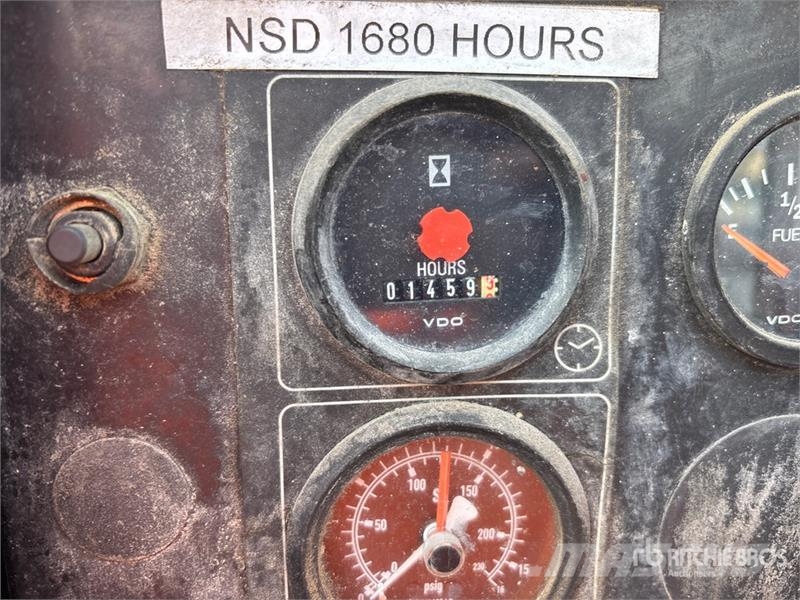 Atlas Copco 185 cfm Skid-Mounted 4.4 gal Air Compressor مكابس