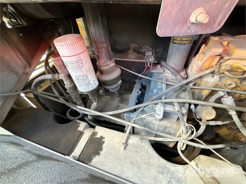 Atlas Copco 185 cfm Skid-Mounted 4.4 gal Air Compressor مكابس