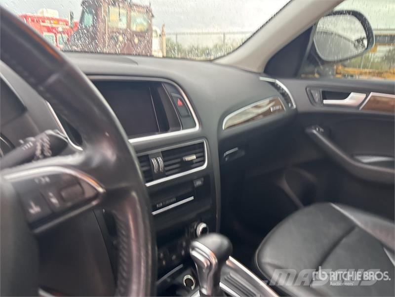 Audi Q5 AWD SUV Automobili