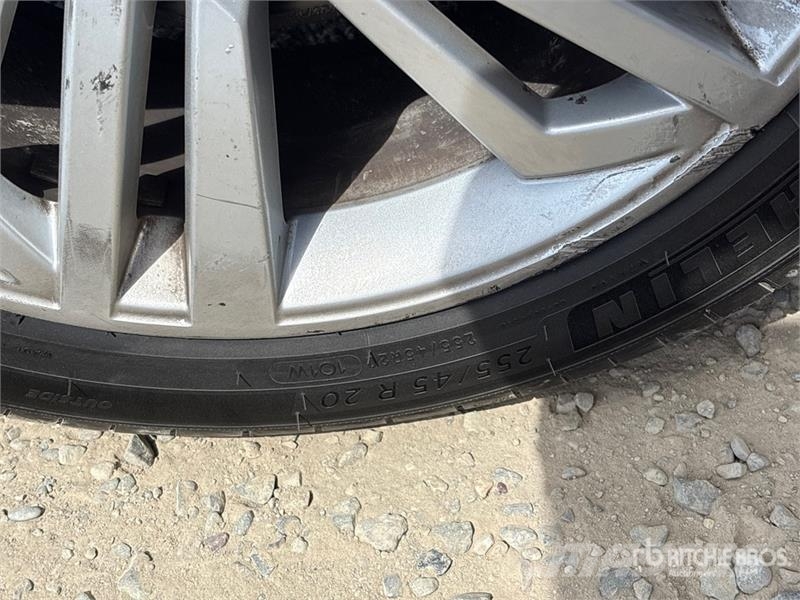 Audi Q5 AWD SUV Personbiler