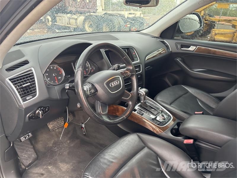 Audi Q5 AWD SUV Automobili