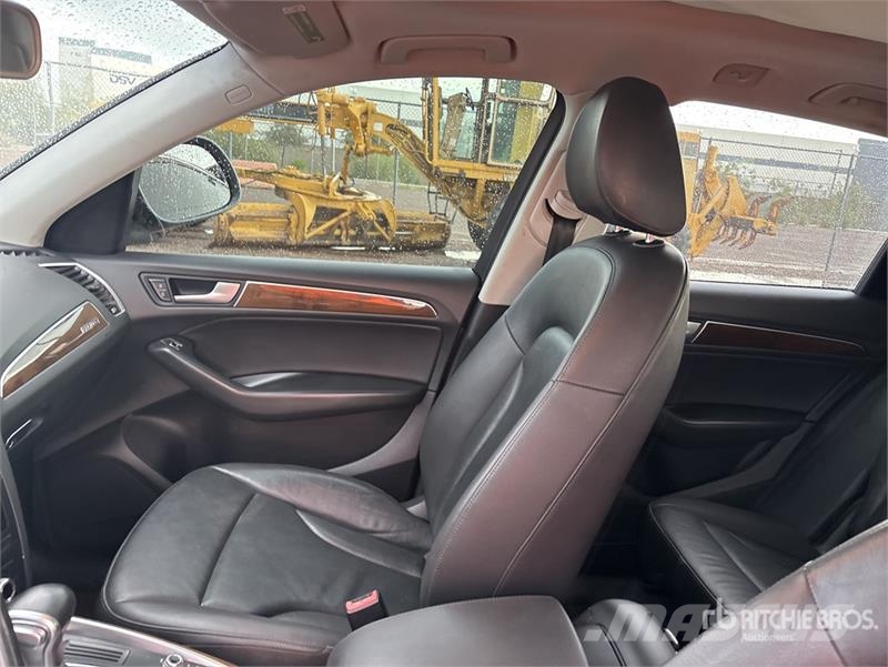 Audi Q5 AWD SUV Automobili