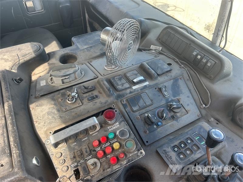 Autocar 6x4 Side Loader Waste Collection Truck 폐기물 수거 트럭