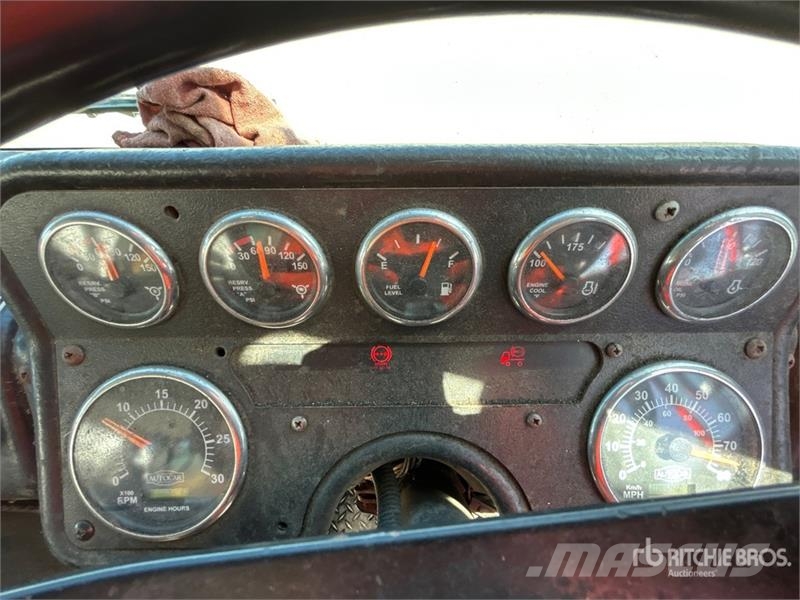 Autocar WX 폐기물 수거 트럭
