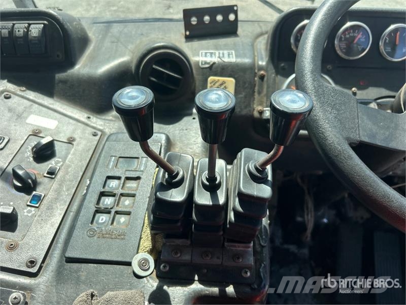 Autocar WX 폐기물 수거 트럭