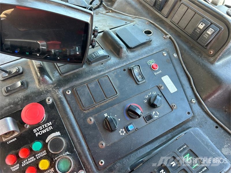 Autocar WX 폐기물 수거 트럭