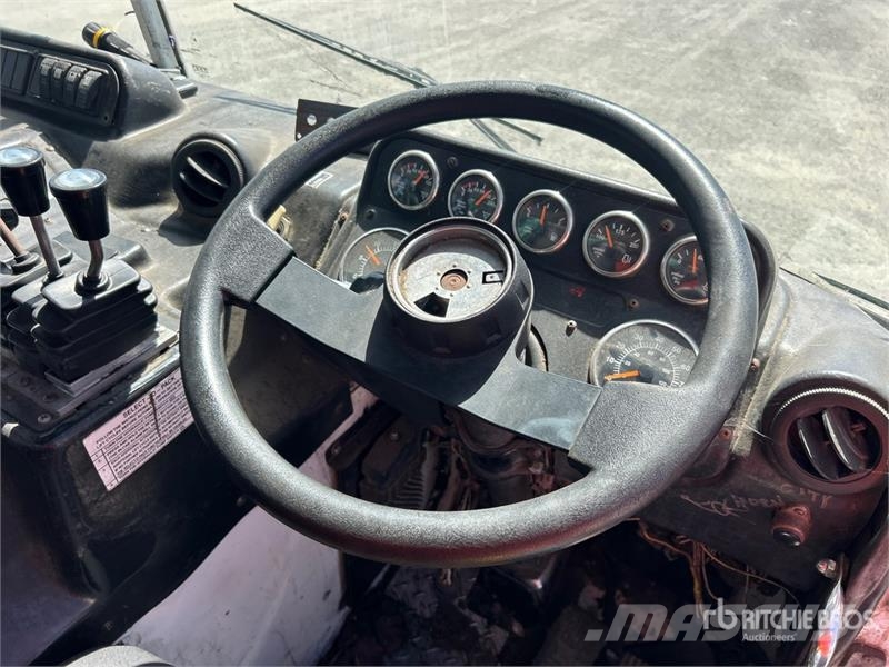 Autocar WX 폐기물 수거 트럭