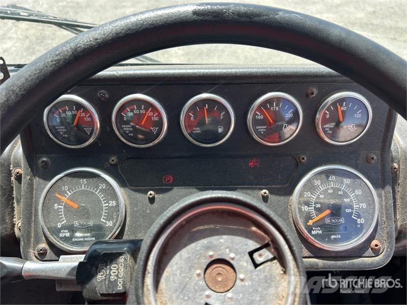 Autocar WX 폐기물 수거 트럭