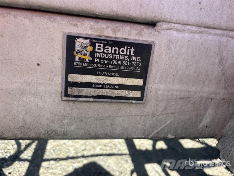 Bandit 250XP Tow-Behind Wood Chipper Puiduhakkurid