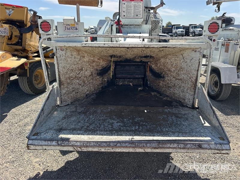 Bandit 250XP Tow-Behind Wood Chipper Wood chippers