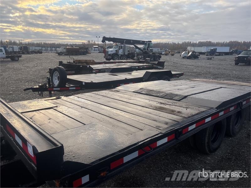 Bar-Bel Fabricating 25 ft T/A Tilt Deck Trailer Низькорамні причепи