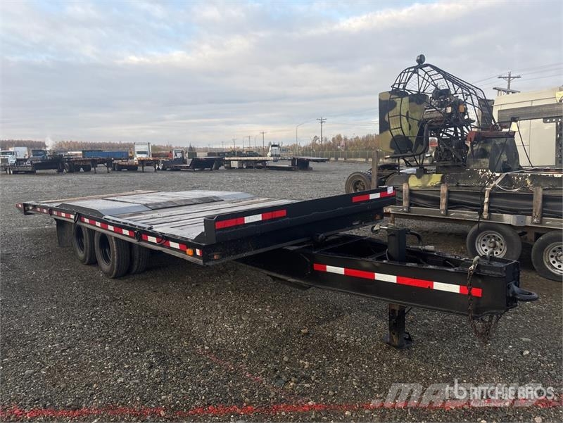 Bar-Bel Fabricating 25 ft T/A Tilt Deck Trailer Низькорамні причепи