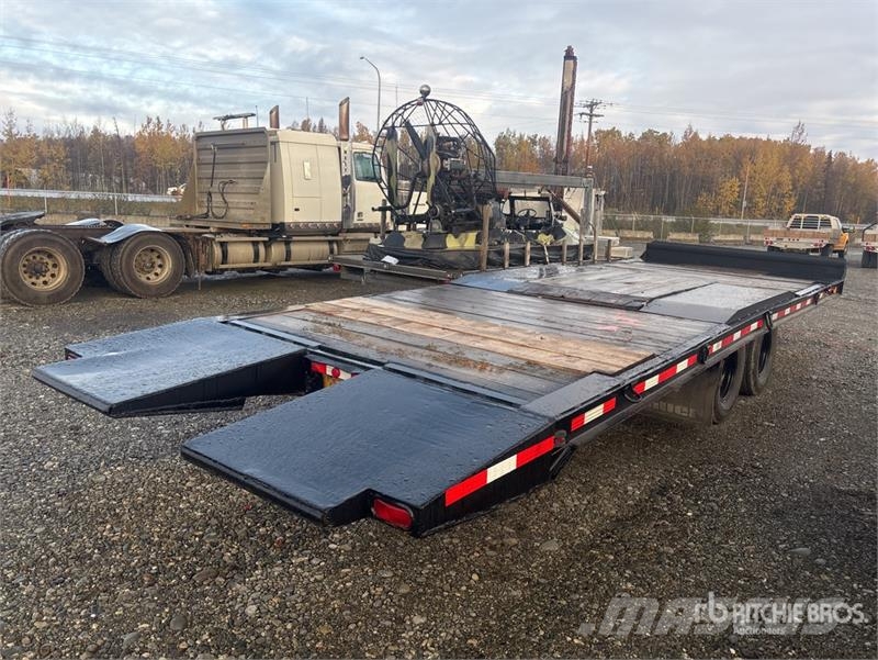 Bar-Bel Fabricating 25 ft T/A Tilt Deck Trailer Низькорамні причепи