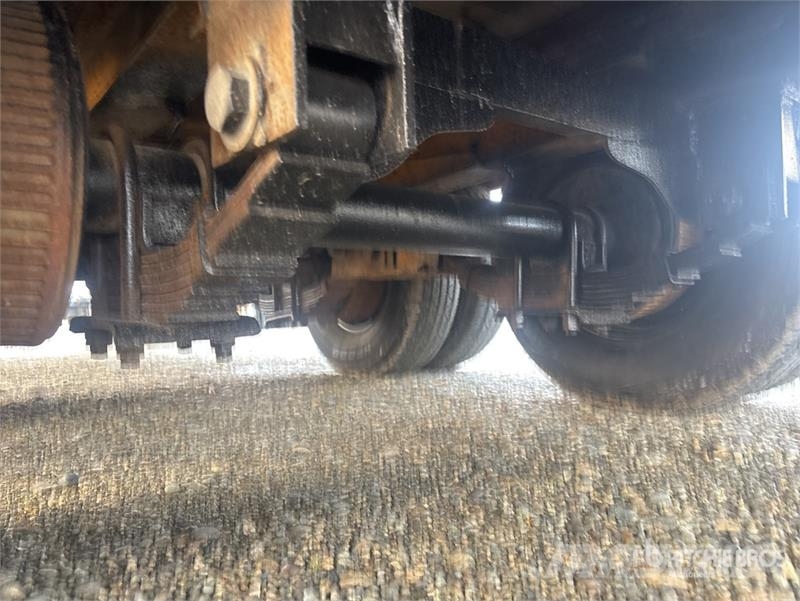 Bar-Bel Fabricating 25 ft T/A Tilt Deck Trailer Низькорамні причепи