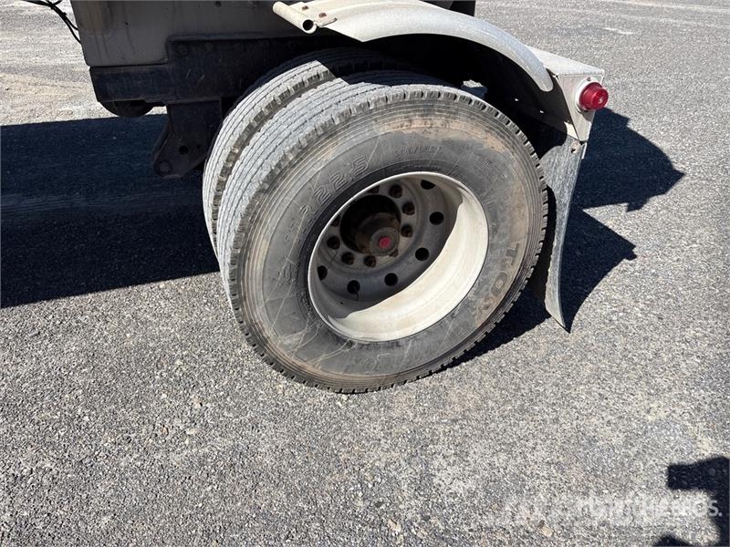 Beall Spread Axle Pup Tanker Trailer 罐體拖車