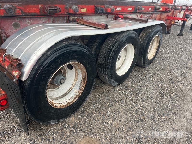 Benlee TRATBS48 Tri/A Roll-Off Trailer Skip bin