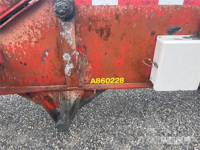 Benlee TRATBS48 Tri/A Roll-Off Trailer Skip bin