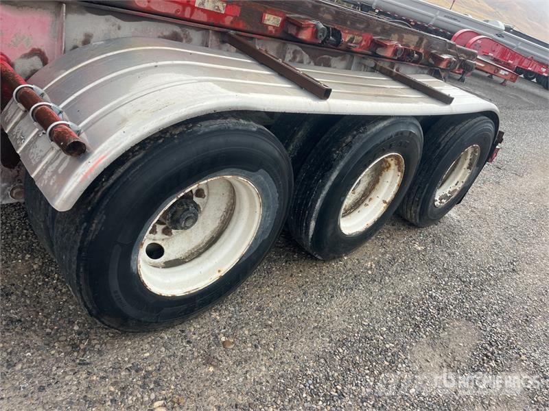 Benlee TRATBS48 Tri/A Roll-Off Trailer Skip bin