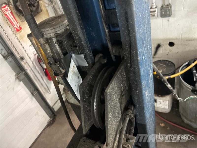 Benwill FP-12 4 Post 12000 lb Vehicle Lift Építőipar - Egyebek