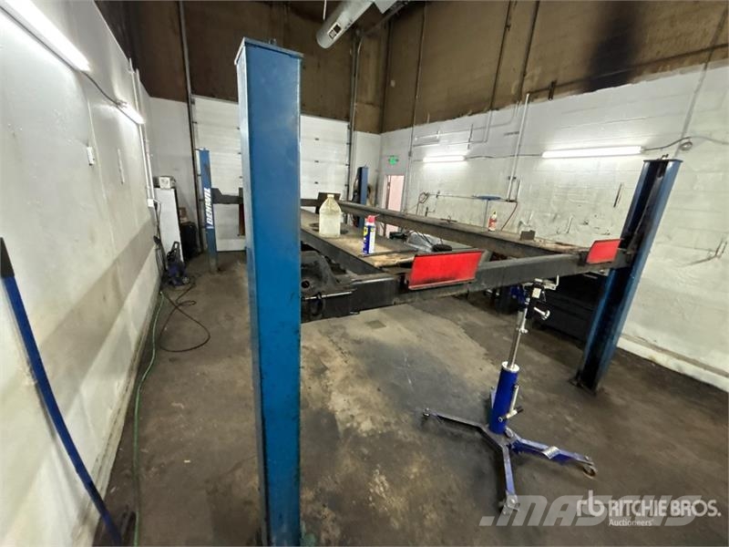 Benwill FP-12 4 Post 12000 lb Vehicle Lift Építőipar - Egyebek
