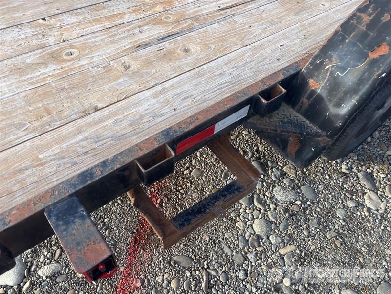 Big Bubba 16 ft T/A Utility Trailer Citas piekabes