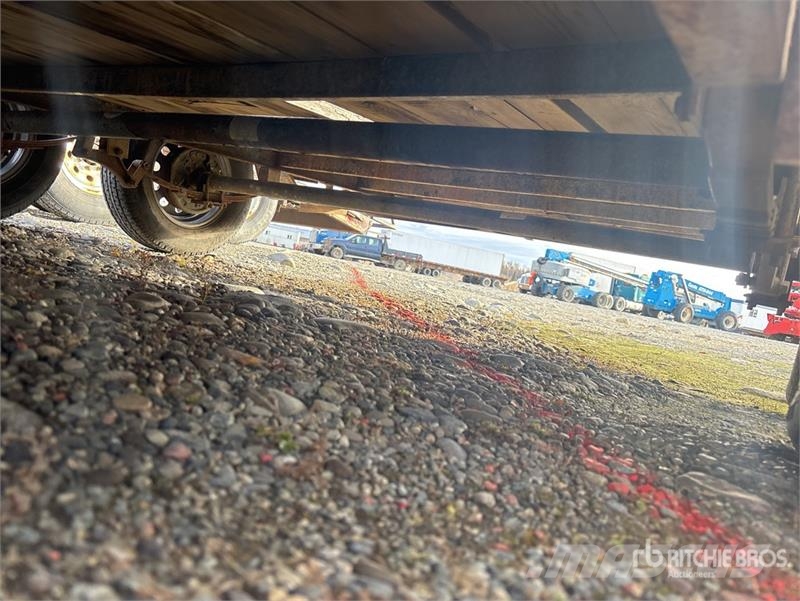 Big Bubba 16 ft T/A Utility Trailer Citas piekabes
