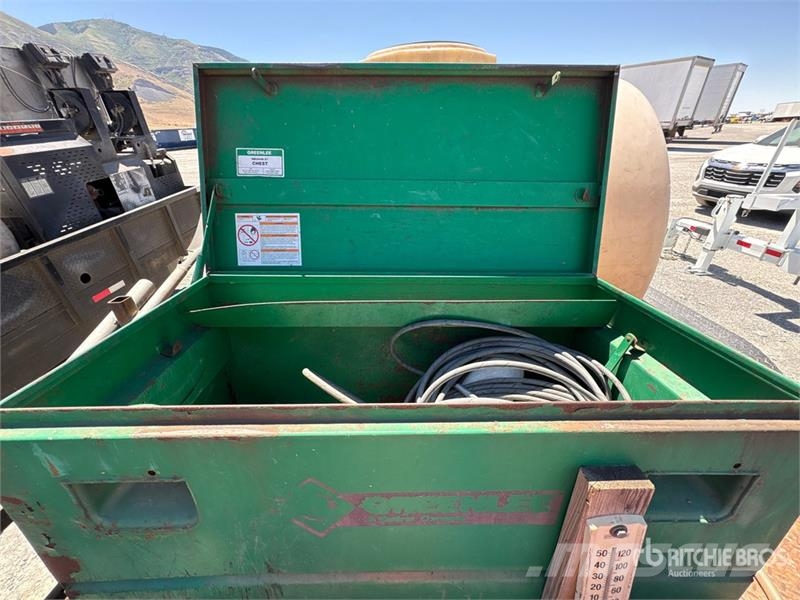Big Bubba's 14 ft T/A Pressure Washer Flatbed Trai Lavaperävaunut