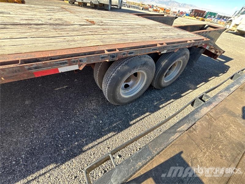 Big Tex 25 ft T/A Equipment Trailer 車両運搬用トレーラー