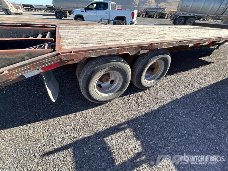 Big Tex 25 ft T/A Equipment Trailer 車両運搬用トレーラー