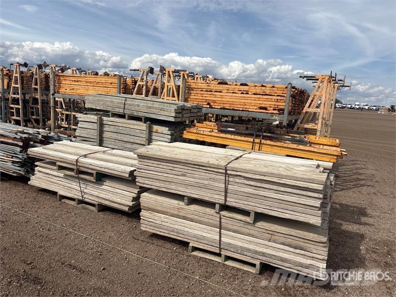 Bil-Jax/Mason Jax Crank Up Masonry Scaffolding معدات سقالات